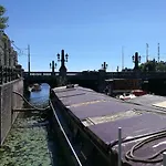 Houseboat Rose